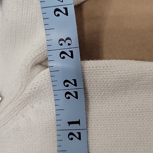 Cabelas, Size 2XL, Winter Scene Embroidered White Sweater, EUC - Picture 6 of 10